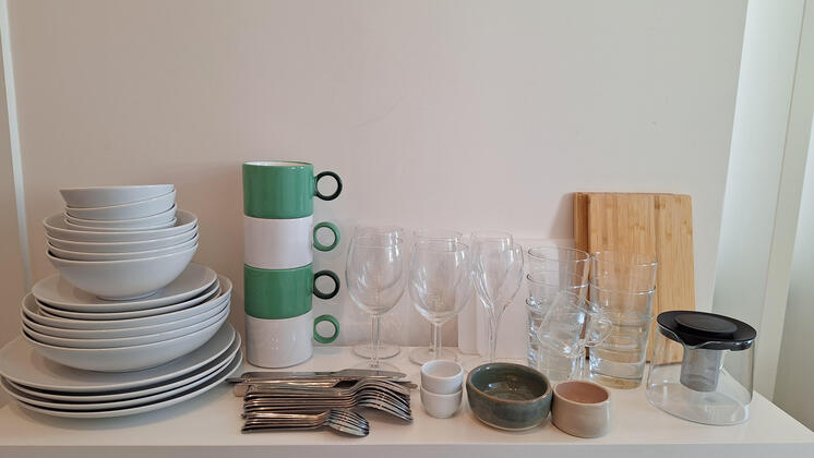 Tableware and glassware included