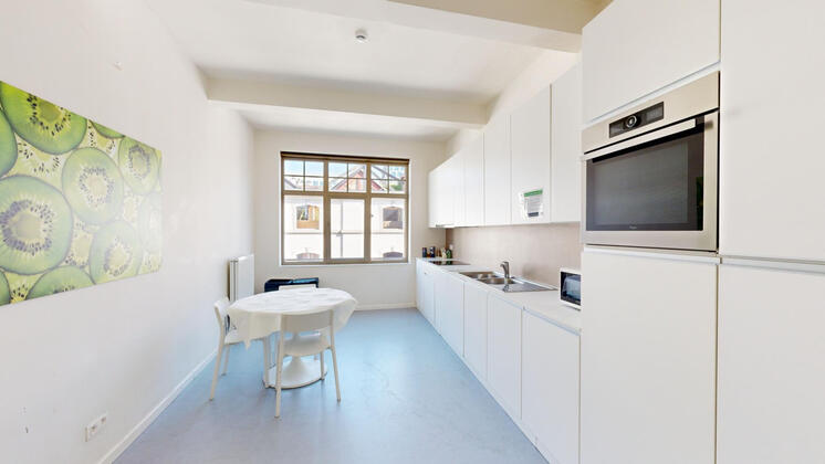 Extra shared kitchen and dining area